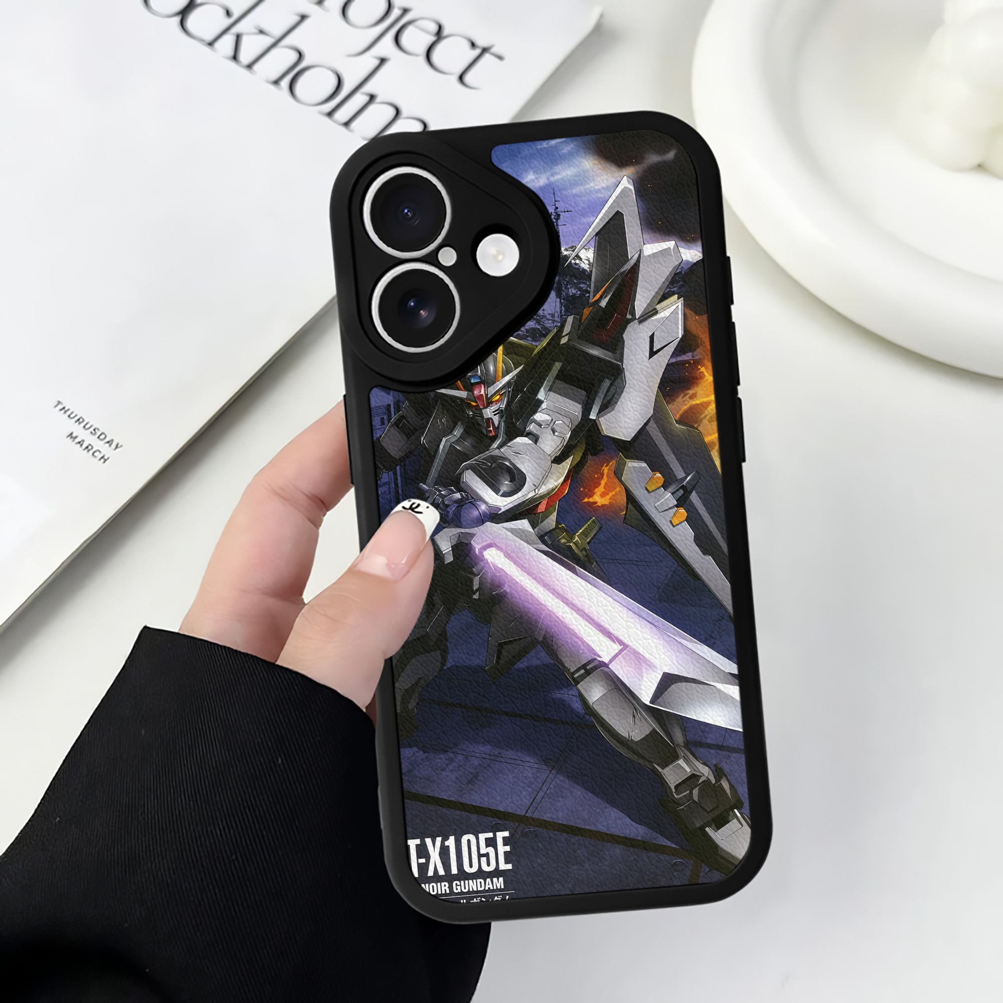 （画像用） 機動戦士ガンダム Mobile Suit Gundam 【iPhone 16シリーズ対応】シリコンスマホケース（レザー調） 材質：シリコン